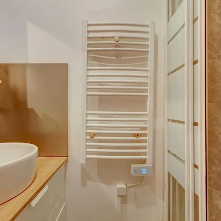 2 Bedroom In The Heart Of Le Marais Apartment *