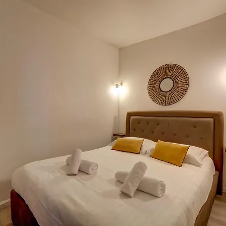 Apartment 2 Bedroom In The Heart Of Le Marais *