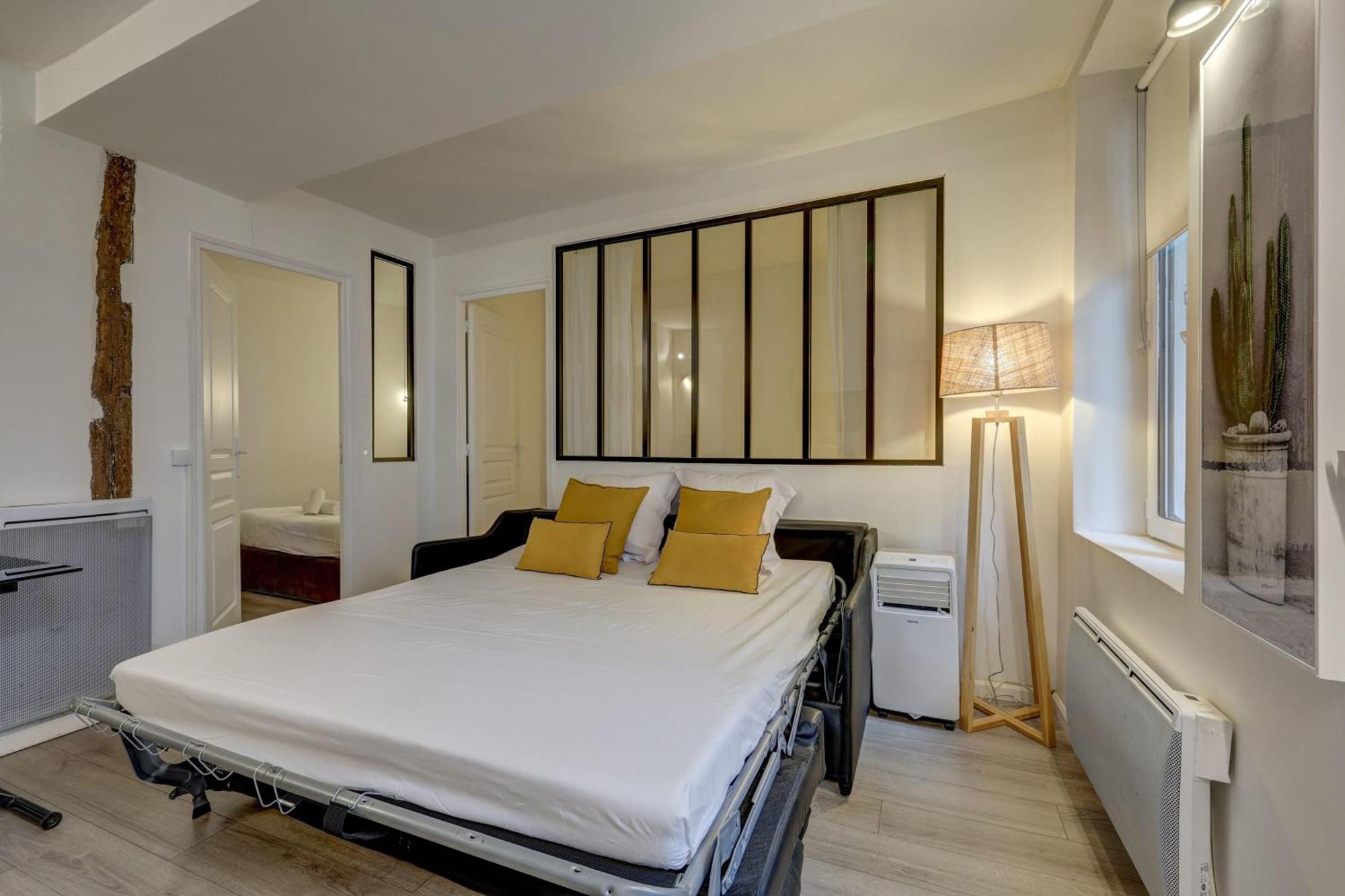 2 Bedroom In The Heart Of Le Marais Apartment Paris